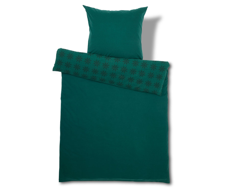 Zielona pościel z poduszką i kołdrą.