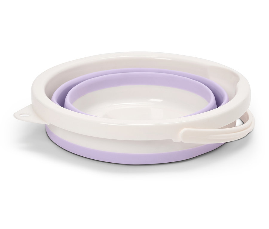 Złożone składane wiadro w kolorze białym i fioletowym.