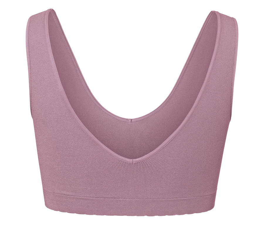 Zbliżenie fioletowego biustonosza sportowego z dekoltem w kształcie litery V.