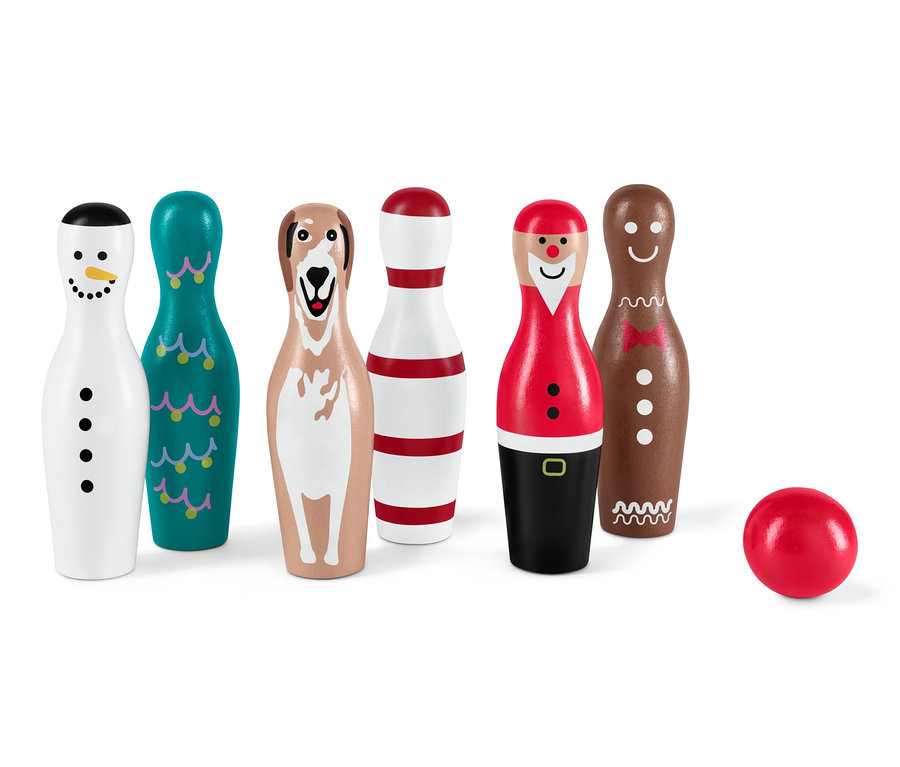 Zestaw do gry w mini kręgle »Xmas« z kręglami w kształcie bałwana, choinki, psa, czerwono-białych pasków, Świętego Mikołaja i piernikowego ludzika oraz czerwoną kulą.