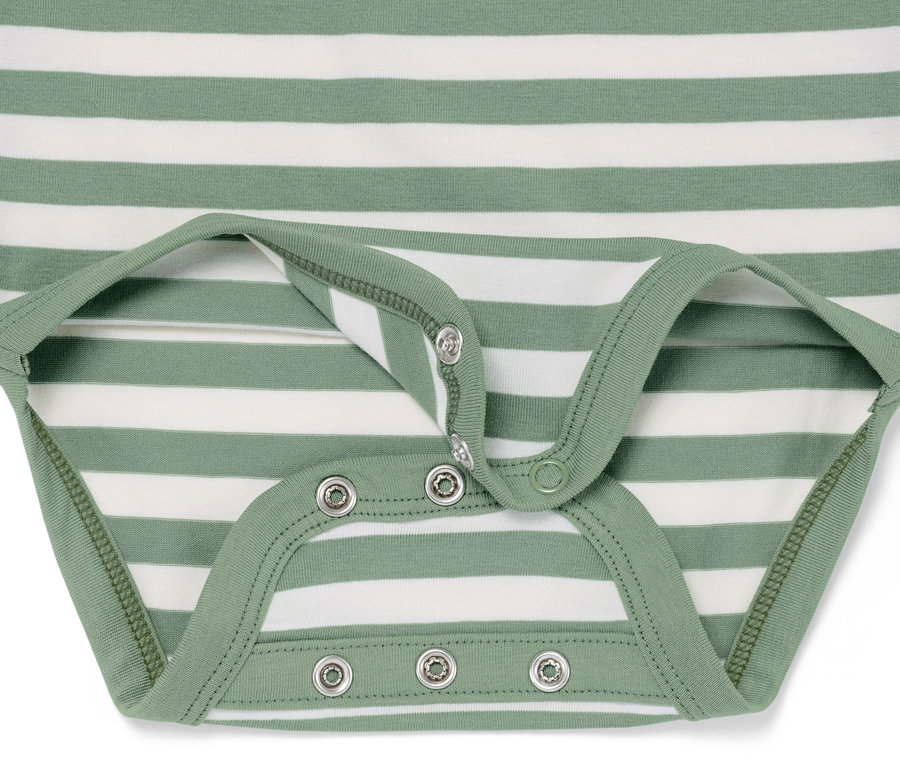 Zbliżenie na body niemowlęce rosnące z dzieckiem, 2 pary, z zielono-białymi paskami i zatrzaskami.