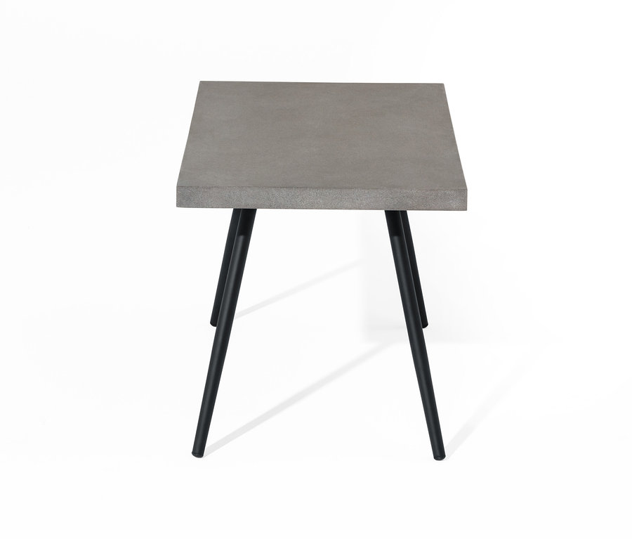 Stolik kawowy z blatem z policementu i czarnymi nogami.