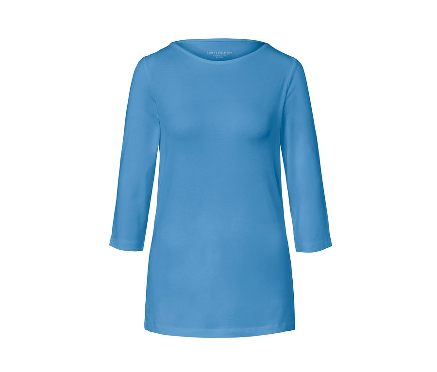 Jasnoniebieska bluzka z rękawami o długości 3/4.