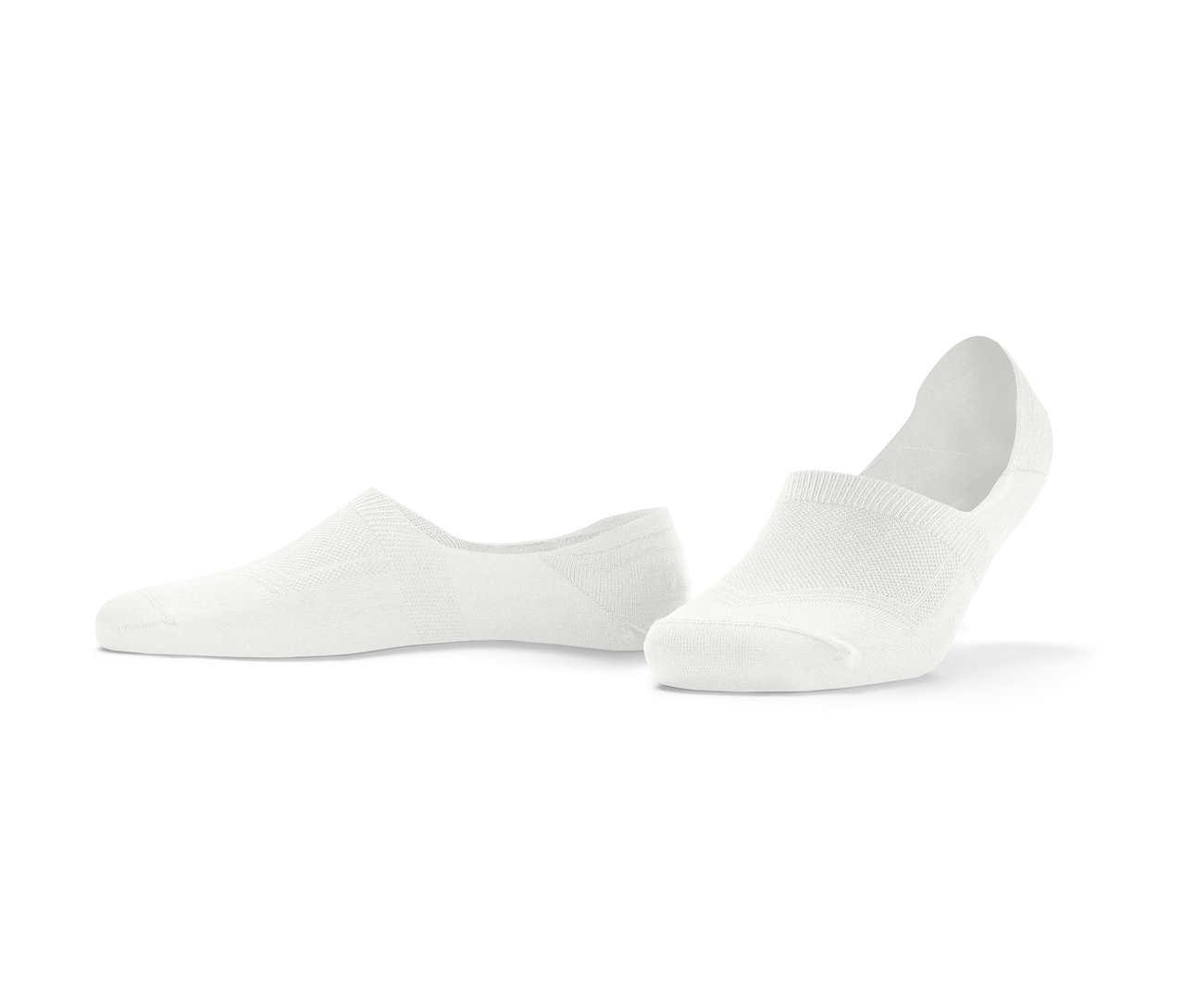 Dwie pary białych sportowych skarpetek stopek.