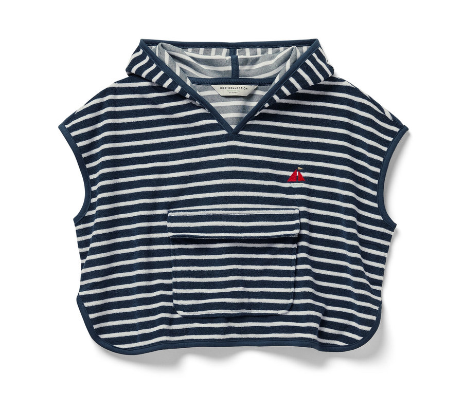 Ponczo z tkaniny frotté, wybrzeże, z kapturem i kieszenią, w niebiesko-białe paski z małym, czerwonym żaglowcem.