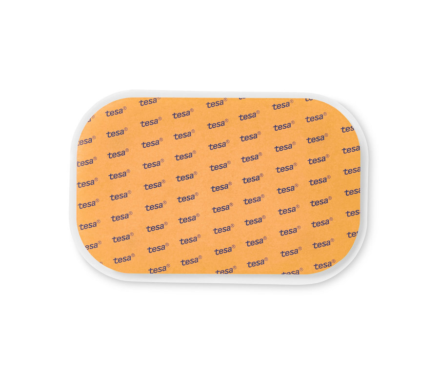 Pomarańczowa podkładka antypoślizgowa pod dywan z powtarzającym się wzorem logo Tesa.