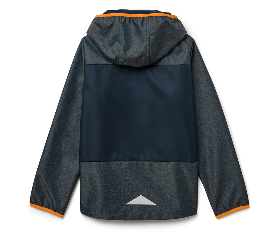 Szczegół tyłu dziecięcej kurtki softshell.