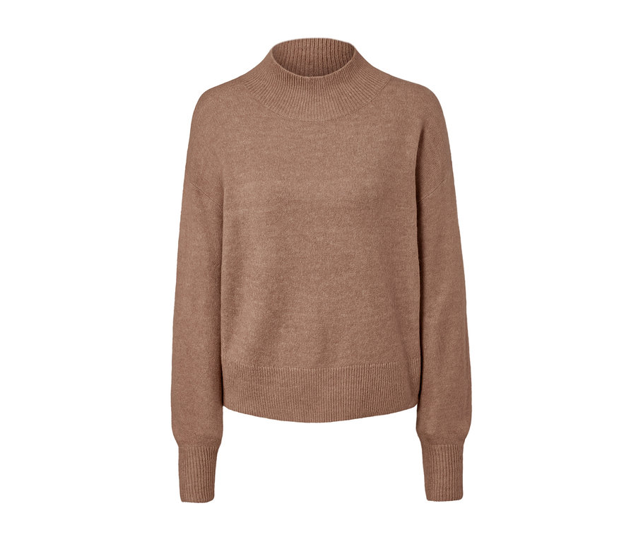 Beżowy sweter z dzianiny z małą stójką.