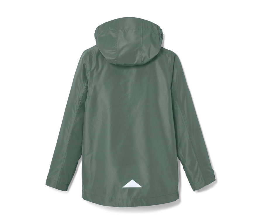Widok z tyłu zielonej kurtki na każdą pogodę.