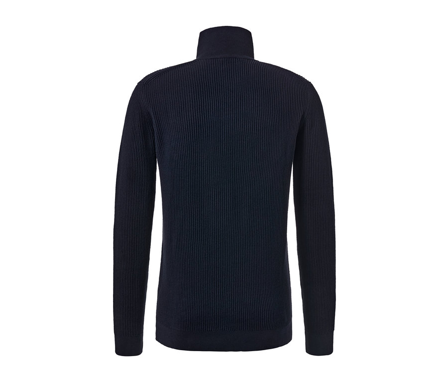 Widok z tyłu swetra z golfem.