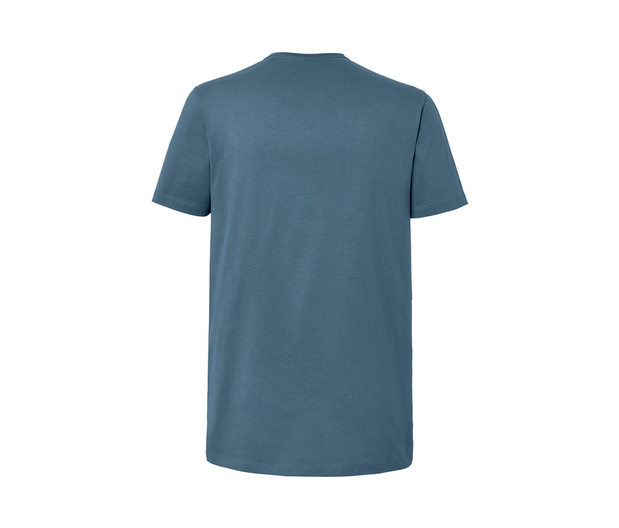 Niebieska koszulka z okrągłym dekoltem.