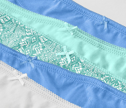 Zbliżenie na pięć par wielokolorowych fig.