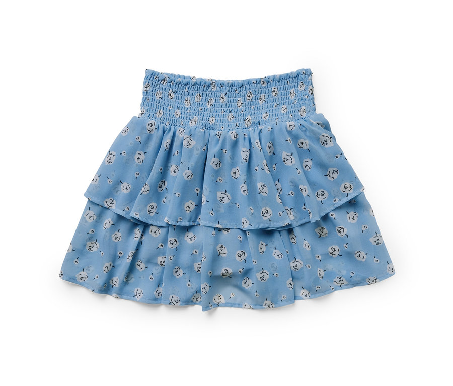 Niebieska spódnica ze spodenkami w kwiatowy wzór.