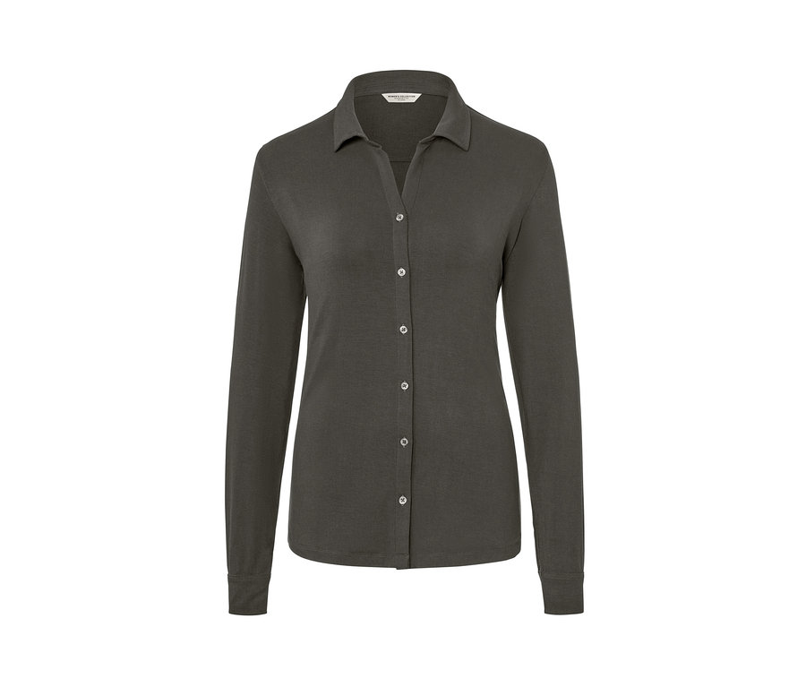 Szara bluzka zapinana na guziki.