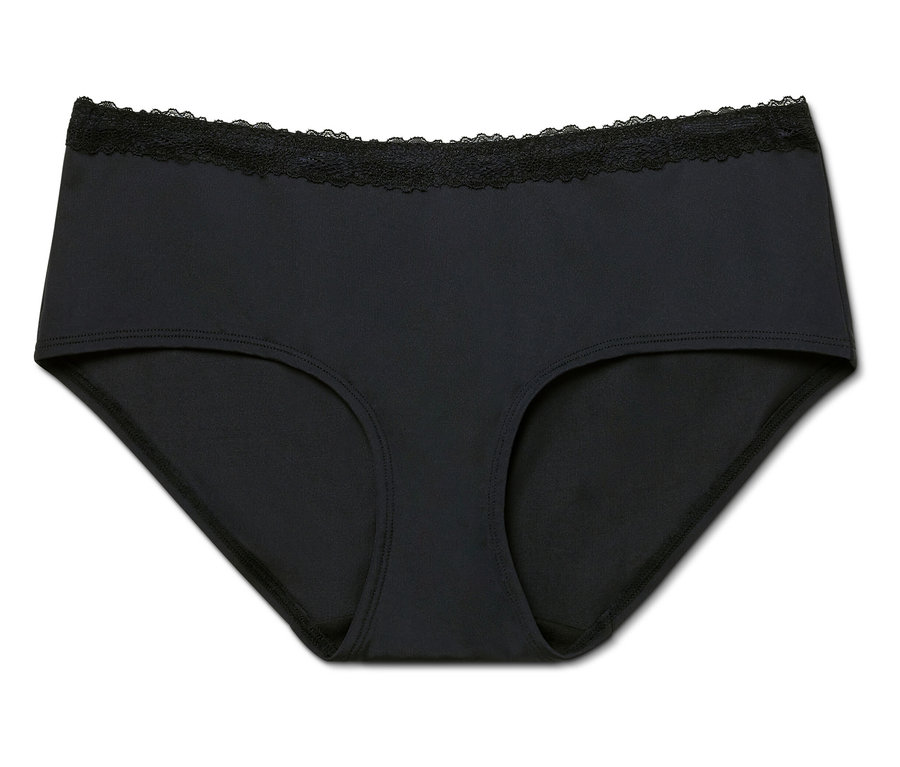 Czarne majtki z koronką na górze.