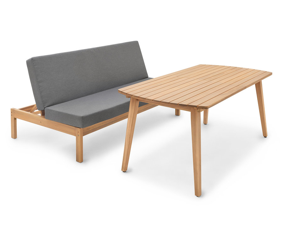 Szara sofa z drewnianym stołem na białym tle.