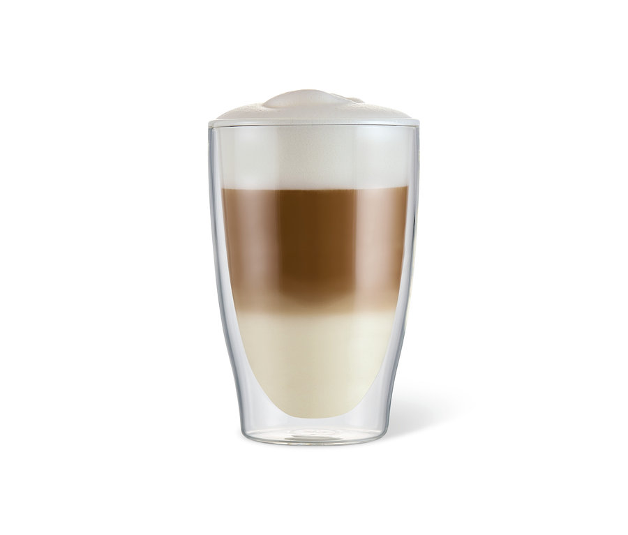 Latte macchiato w szklance z podwójnymi ściankami.