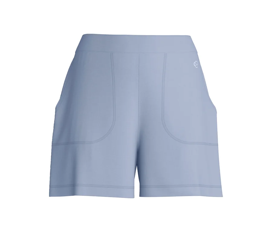 Jasnoniebieskie chłodzące szorty Calida Deepsleepwear z szerokim pasem, dwoma dużymi naszywanymi kieszeniami z przodu i małym białym logo po prawej stronie.