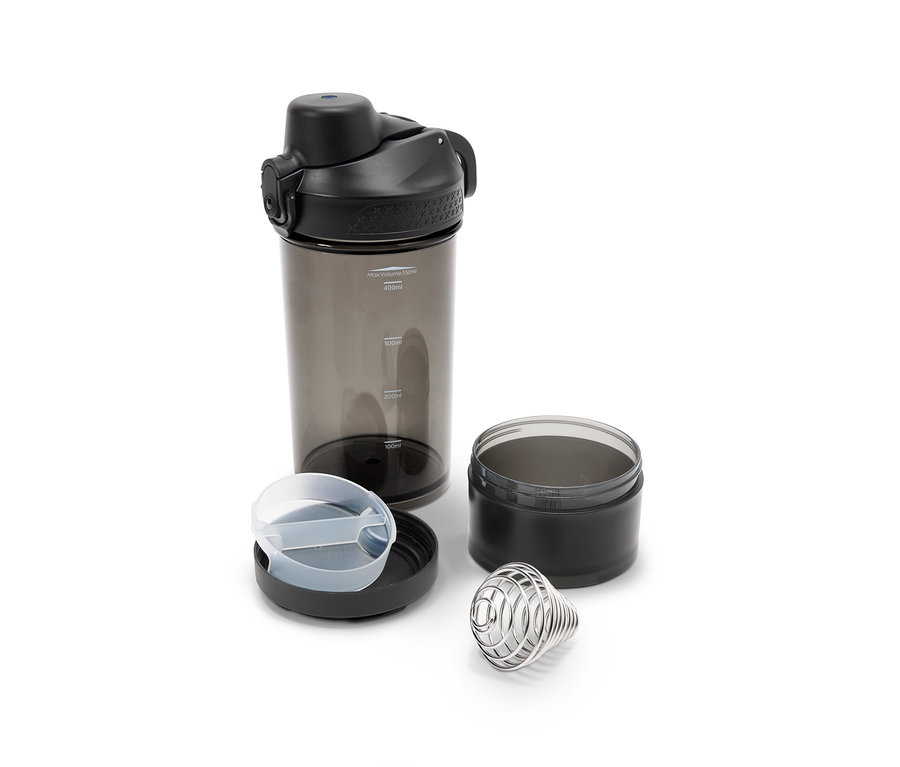 Rozłożony szary shaker do protein z miarką, pojemnikiem i spiralą do mieszania.