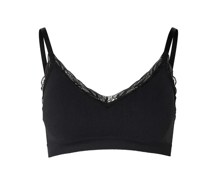 Czarny, prążkowany biustonosz typu bralette na ramiączkach z koronkowym wykończeniem dekoltu w kształcie litery V.