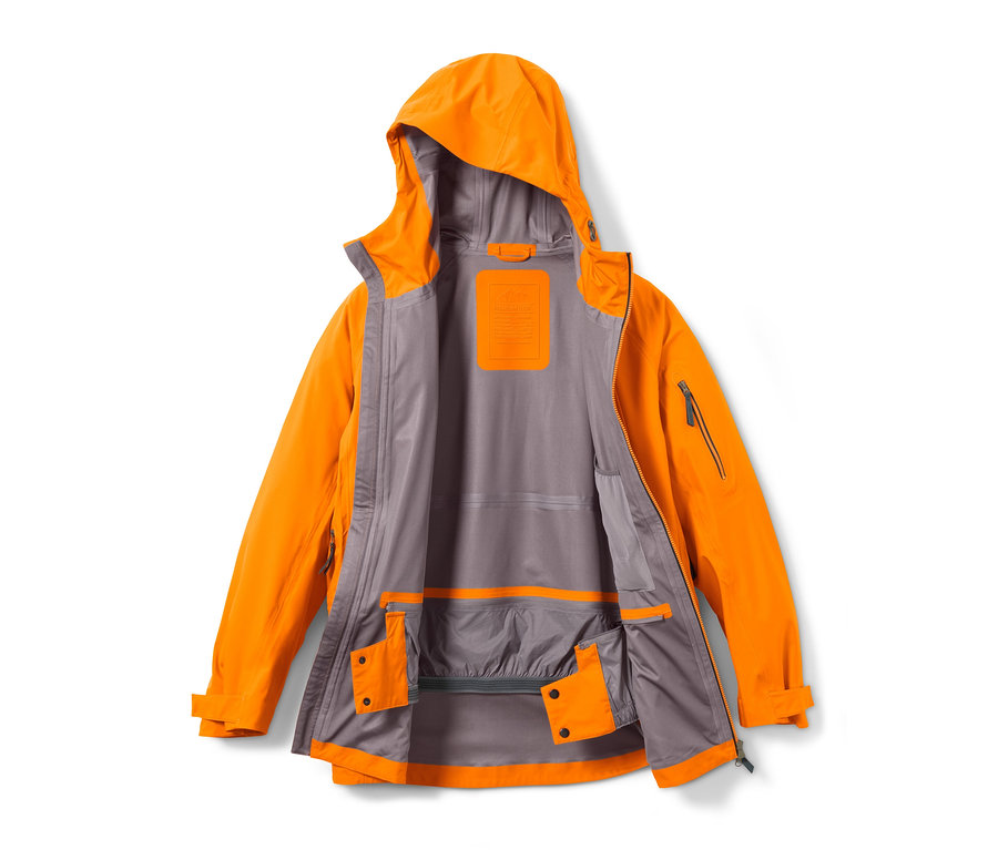 Otwarta kurtka narciarska typu hardshell.