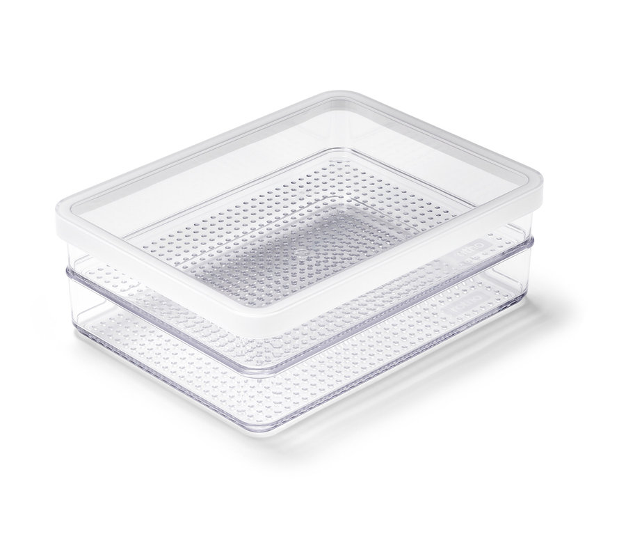 Przezroczysty pojemnik na wędliny i sery z pokrywką.