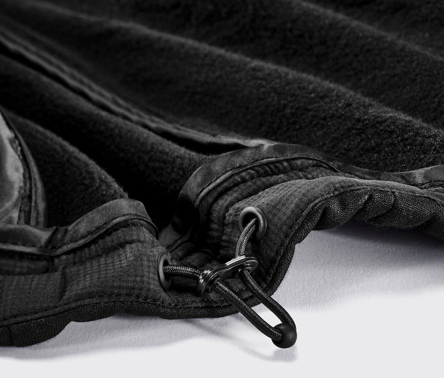 Zbliżenie na kamizelkę termoaktywną.