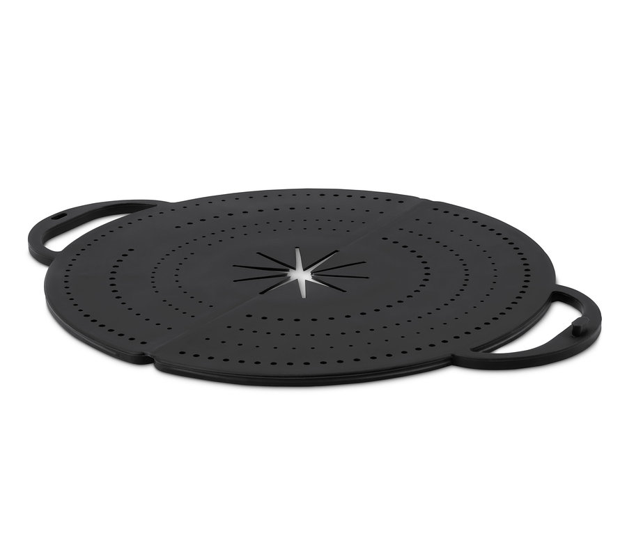 Czarna osłona na patelnię z otworami i uchwytami.