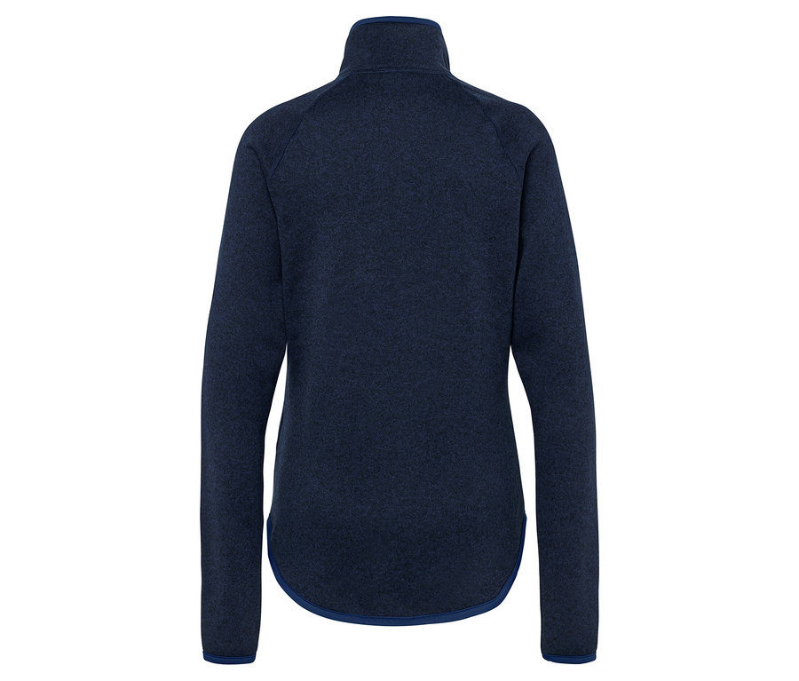 Szczegół tyłu granatowej bluzy polarowej z długim rękawem.
