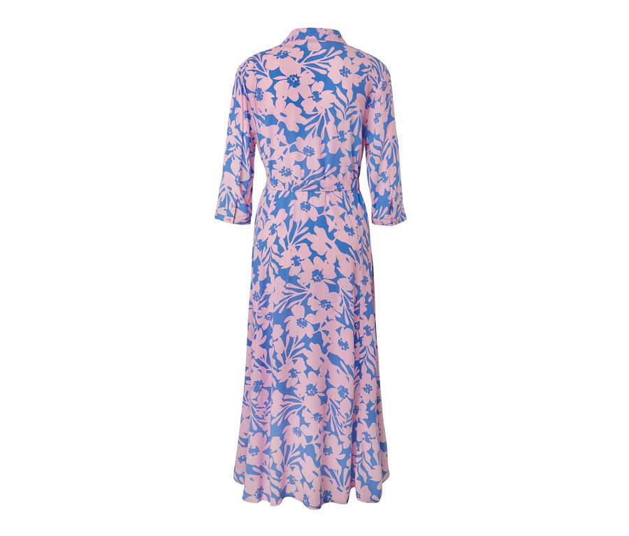 Szczegółowy widok wzorzystej sukienki koszulowej.