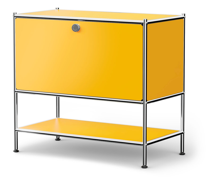 Żółta szafka ze srebrną ramą i drzwiami z okrągłym guzikiem.