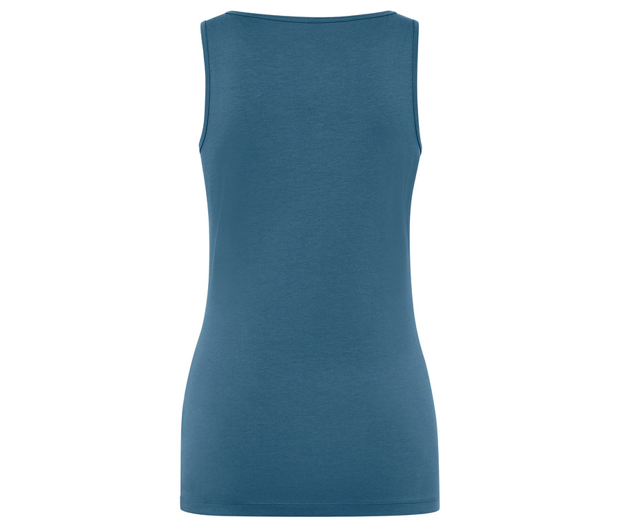 Niebieski top bez rękawów.