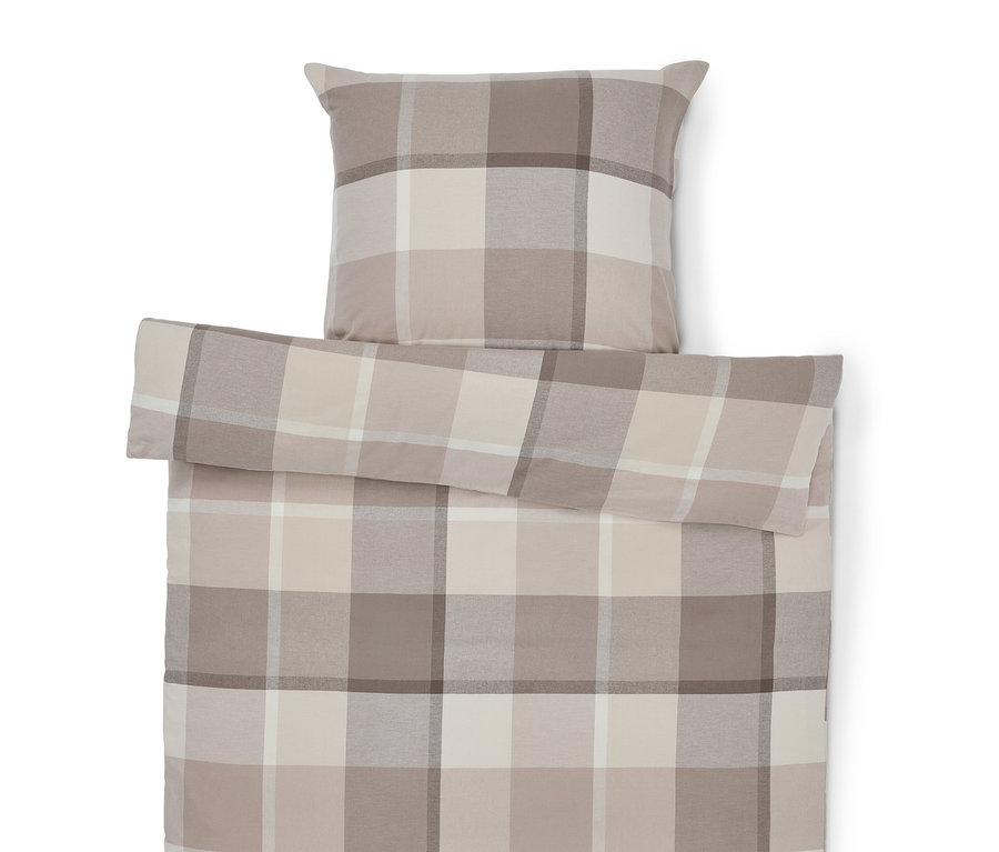 Pościel i poduszka w kratę w odcieniach beżu.