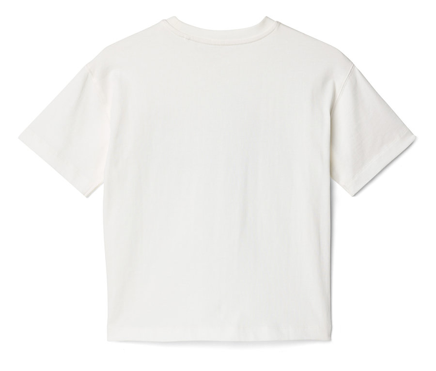 Zdjęcie z bliska białego t-shirtu.