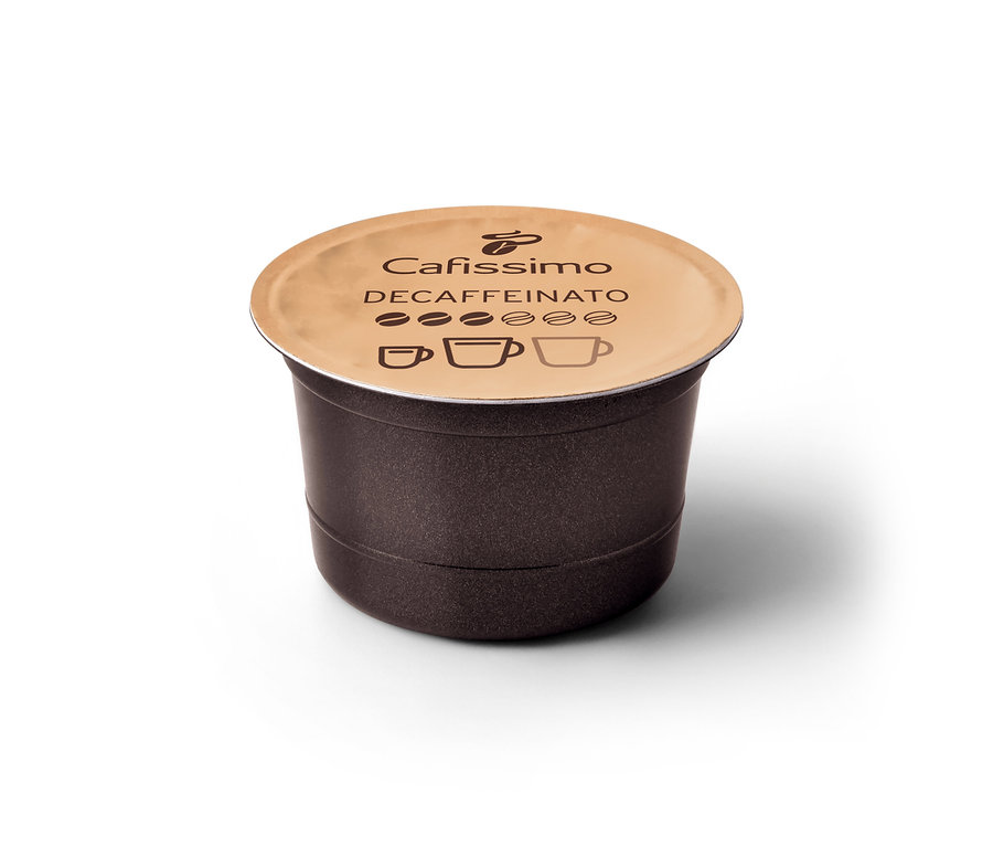 Zbliżenie na brązową kapsułkę Cafissimo Decaffeinated z beżową pokrywką na białym tle.