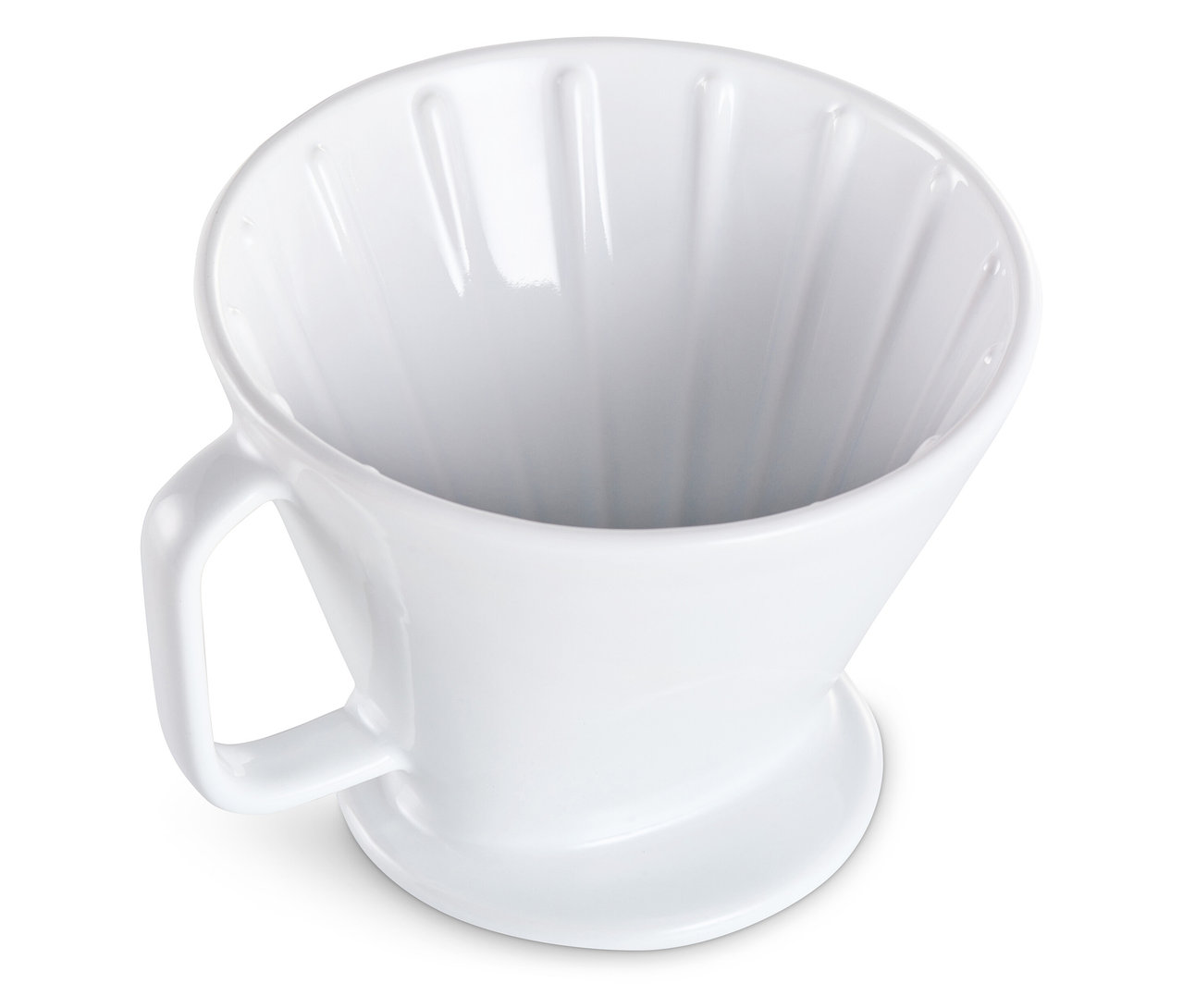 Szczegółowy widok z góry na biały, ceramiczny ręczny filtr do kawy.