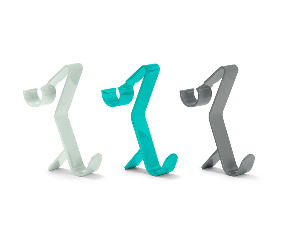 Trzy haczyki na grzejnik w kolorze zielonym, turkusowym i szarym.