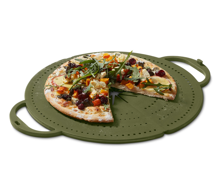 Pizza pokrojona na Osłonie na patelnię 4 w 1.