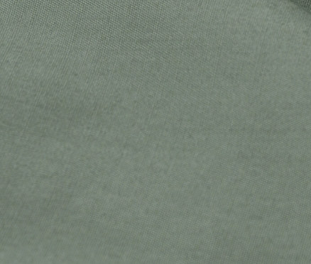 Zbliżenie na zieloną pościel perkalową w rozmiarze standardowym i niestandardowym.