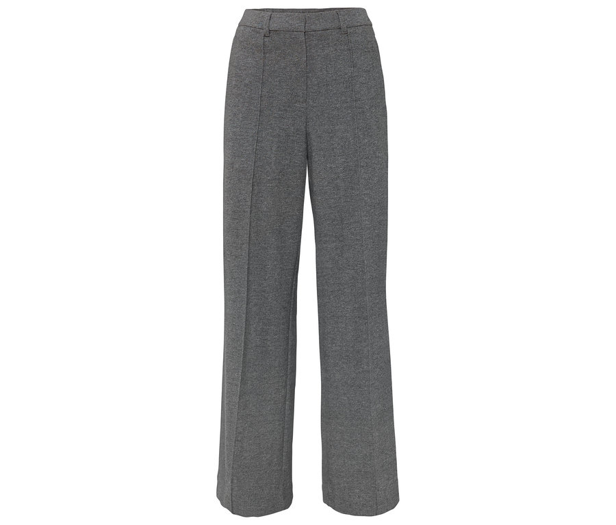 Szare spodnie z szerokimi nogawkami, od przodu.