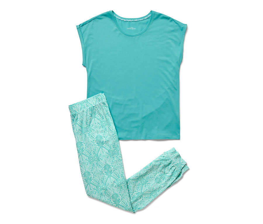 Turkusowa piżama z krótkim topem i długimi spodniami w wzory.