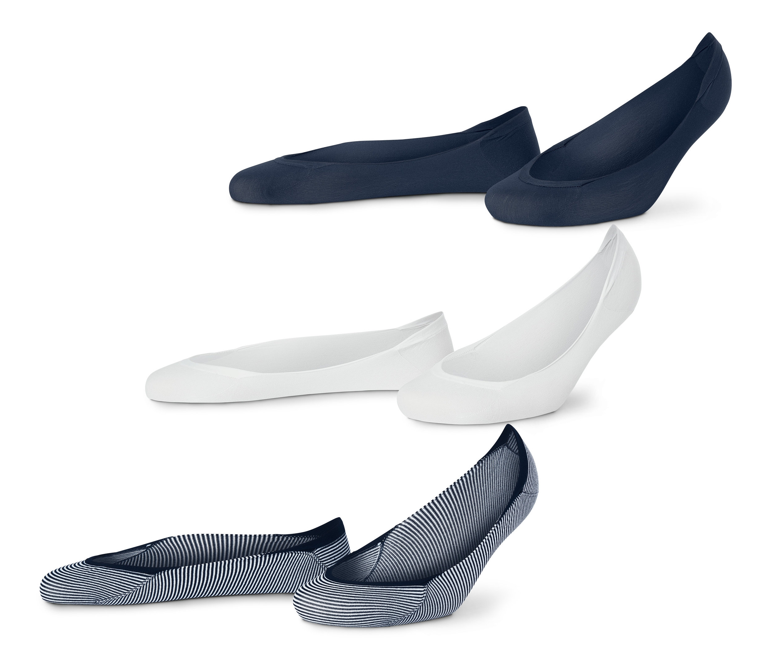 Dwie pary granatowych, dwie pary białych i dwie pary biało-niebieskich w paski stopek do butów typu baleriny, 3 pary, na białym tle.