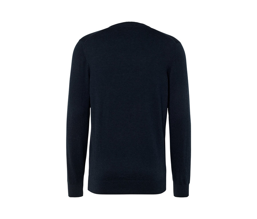 Granatowy sweter z okrągłym dekoltem.