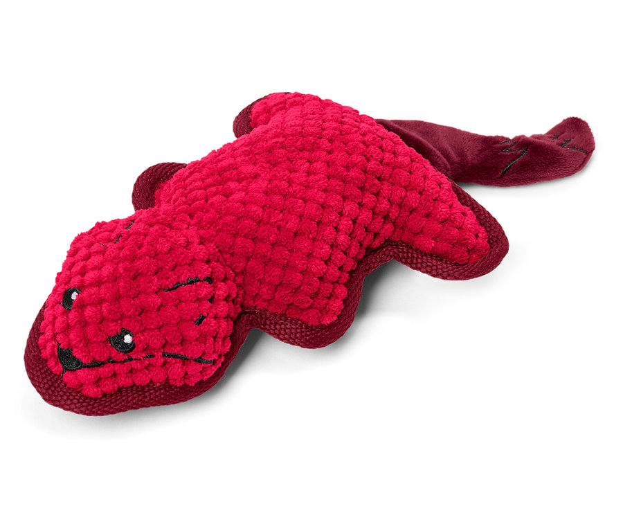 Czerwona pluszowa zabawka w kształcie zwierzęcia leży na białym tle.