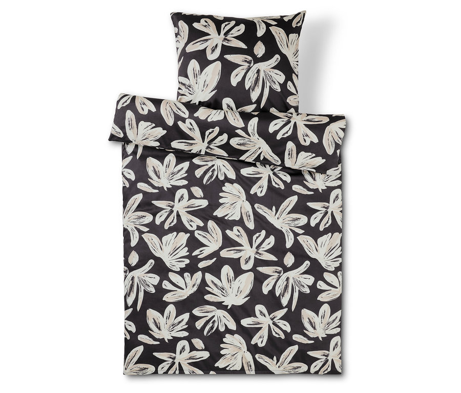Czarno-biała pościel w kwiaty i poduszka.