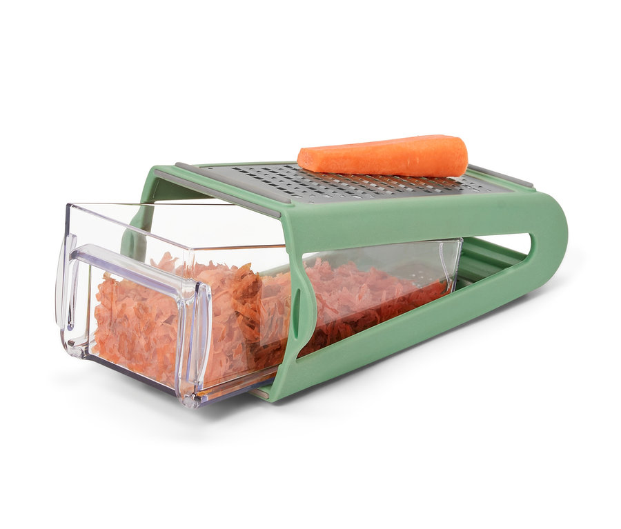 Marchewka na tarce dwukierunkowej z pojemnikiem.