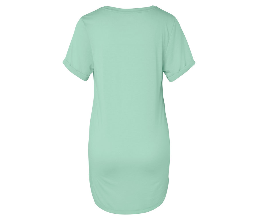 Widok z tyłu jasnozielonej koszulki z krótkim rękawem.