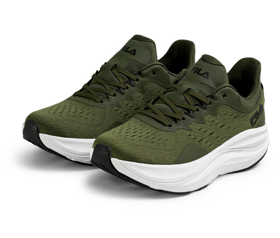 Dwa sneakersy męskie FILA Retron, beetle-white, stoją na białym tle.