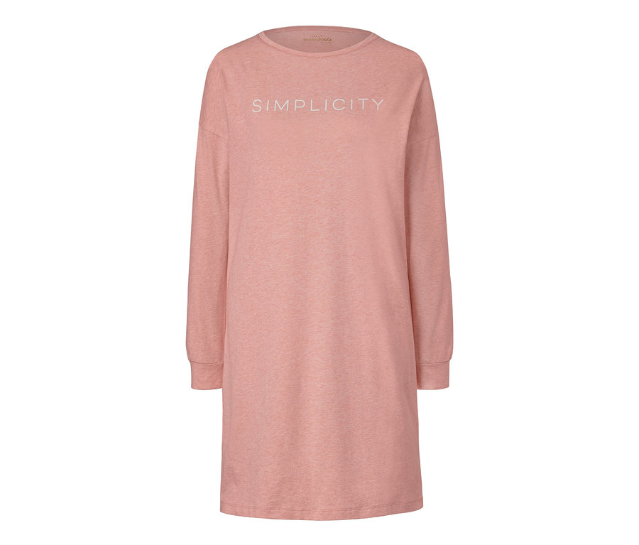 Różowa koszula nocna z długim rękawem i napisem SIMPLICITY.