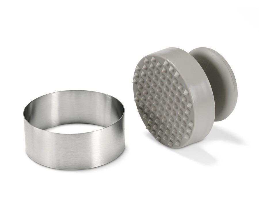 Pierścień ze stali nierdzewnej i szara praska do burgerów.